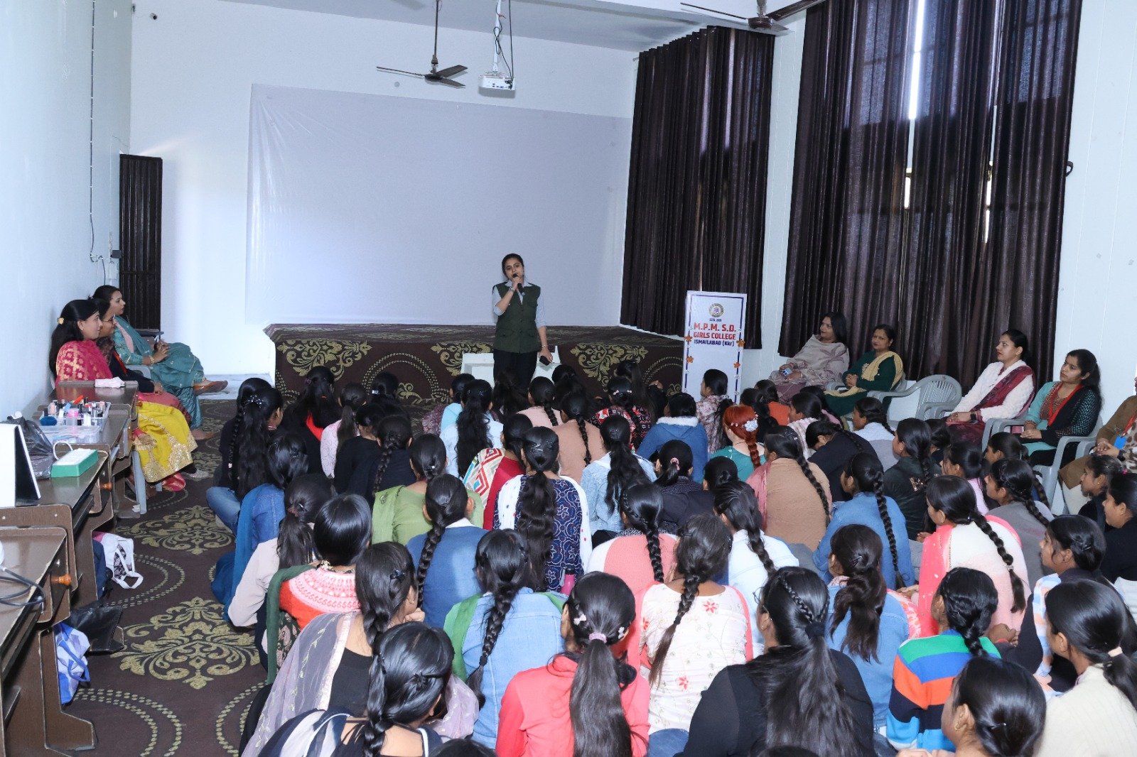 d43375d5-1ea7-49d4-9a52-daa6ef9d0f2b